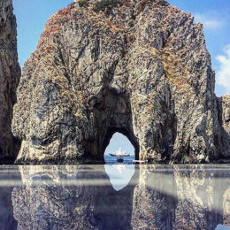 Boat tour around capri