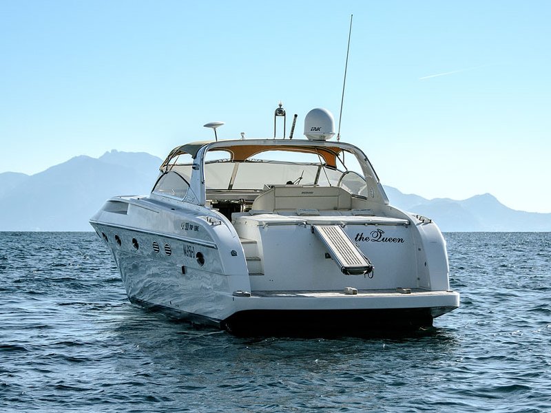 Renting a boat in napoli